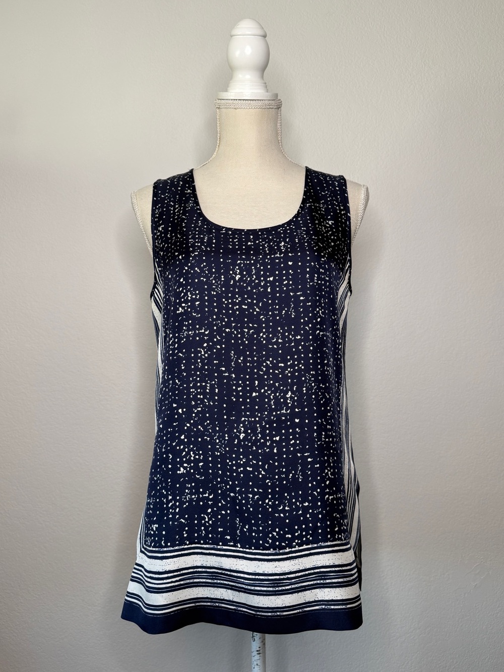Vince Navy White Patterned Sleeveless Silk Blouse Size S